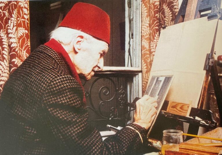 René Rimbert devant ses peintures au vernissage de l'exposition "Les réalismes en peinture 1919-1939". Musée Georges Pompidou, Paris, 16 décembre 1980