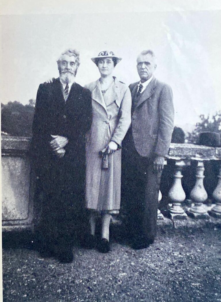 Augustin Lesage avec Mme Laval médium et son ami Mr Viala, Paris, circa 1950