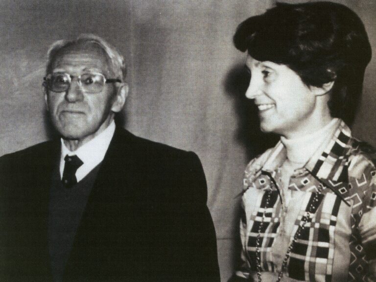 Serge Charchoune et Thessa Herrold
lors de sa dernière exposition particulière
galerie de Seine, Paris, 1974